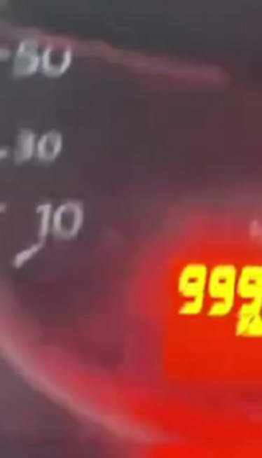 Snimio kad auto prelazi 1.00.000. km -evo šta se onda desilo