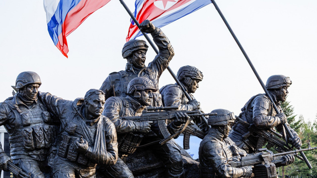 У Пјонгјангу откривен споменик палим борцима у Украјини Фото