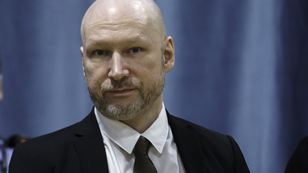 Ubio 77, dobio 21 godinu zatvora: Brejvik opet promenio ime