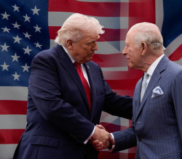 "Da nije nas, pričali biste francuski!" Kralj pecnuo Trampa