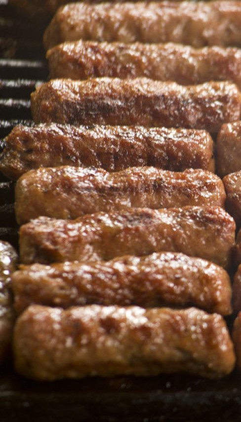 Пеците као роштиљ мајстори: Трик за укусне ћевапе!