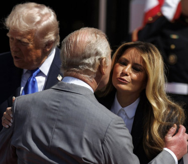 Čarls prekršio protokol zbog Melanije? Ovo je "tajna poruka"