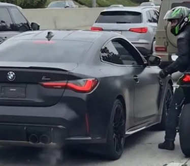 Svađa vozača i motoriste nasmejala mreže, ali postoji kvaka