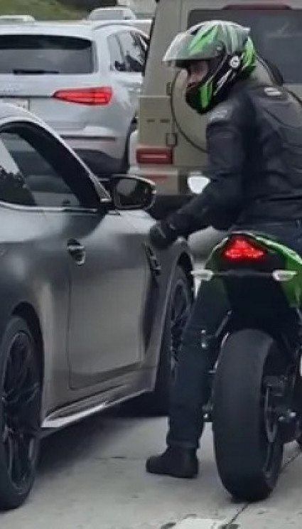 Svađa vozača i motoriste nasmejala mreže, ali postoji kvaka