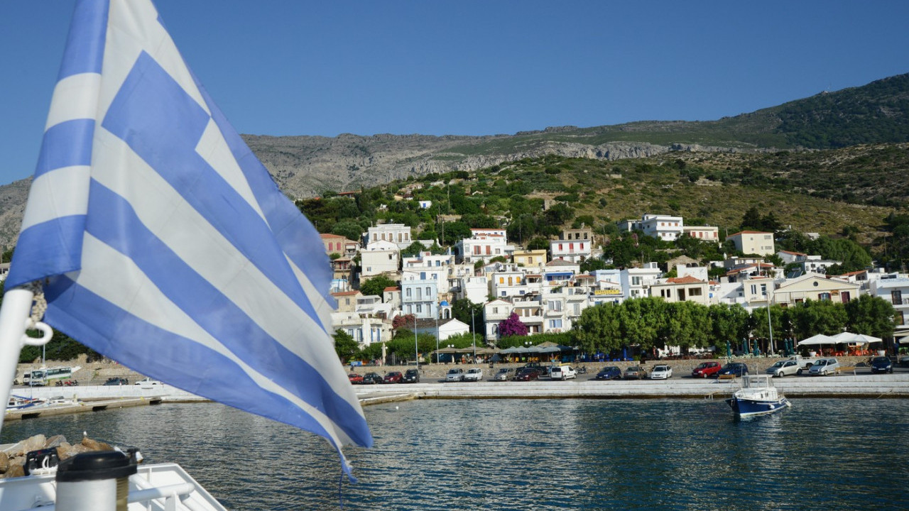 Šok na grčkoj plaži: Šta to pliva u moru?!