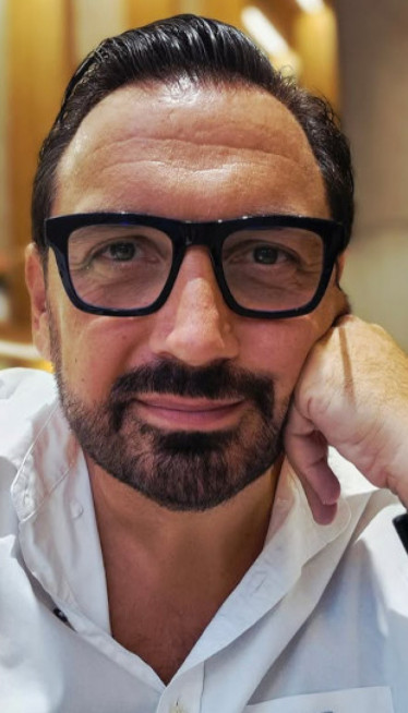 Voditelj bio u nezgodnoj situaciji: Morao da proda stan