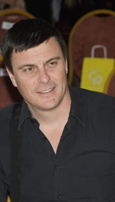 Ko je Vukov brat? Ozbiljan frajer, oženjen našom glumicom