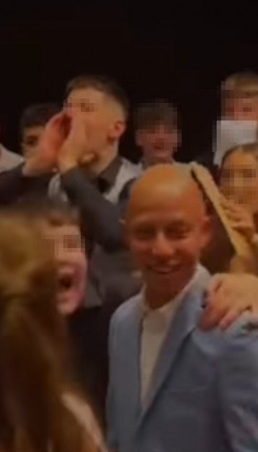 Živeo Viktore! Snimak sa mature u Beogradu rasplakao Srbiju