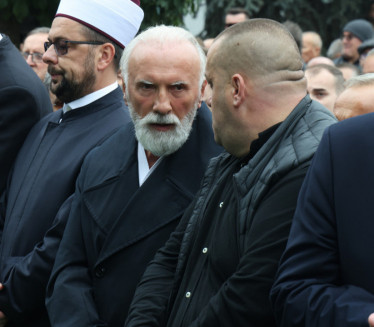 Merlin u suzama: Došao na Sejdinu sahranu, a onda se slomio
