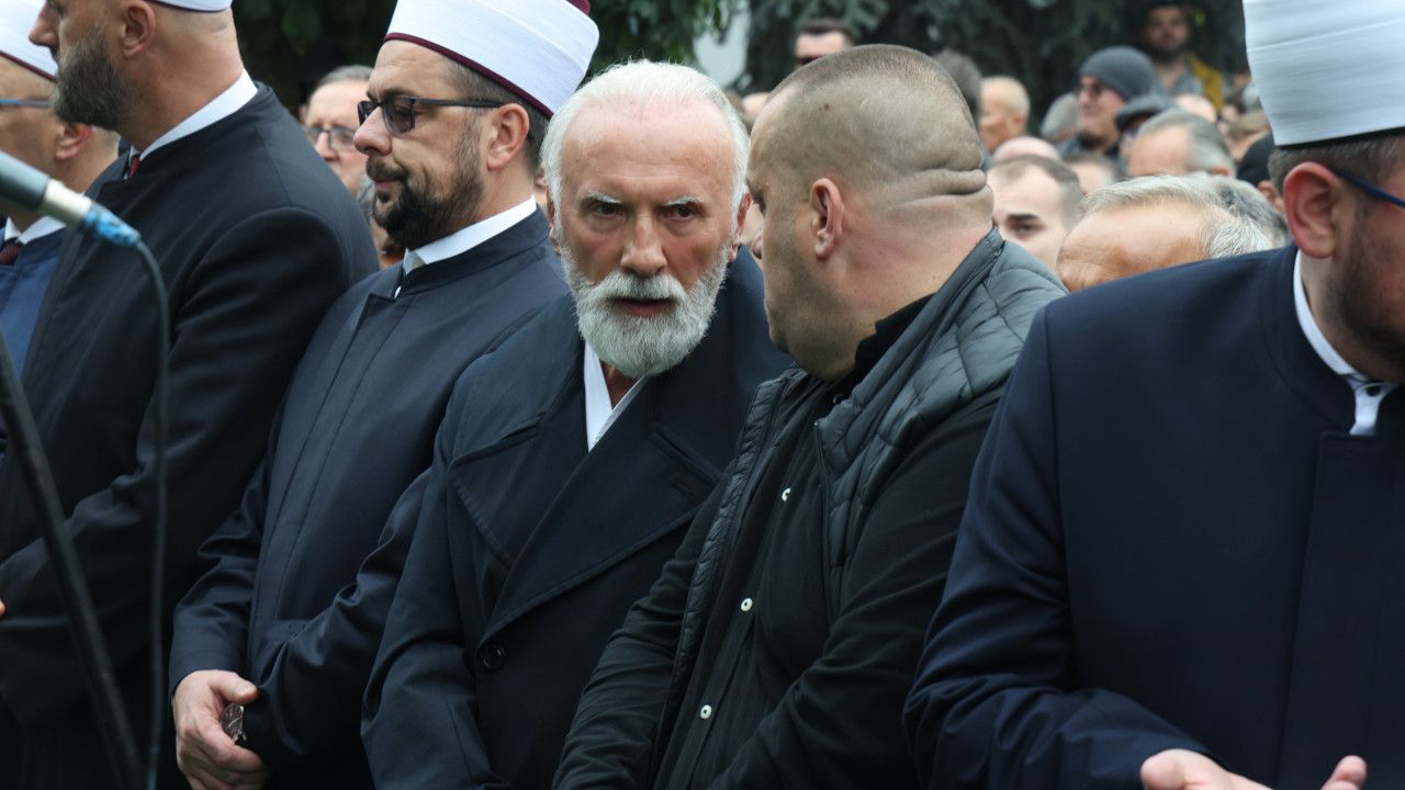 Merlin u suzama: Došao na Sejdinu sahranu, a onda se slomio