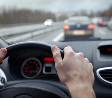 Kako najbrže rashladiti automobil koji je stajao na suncu?