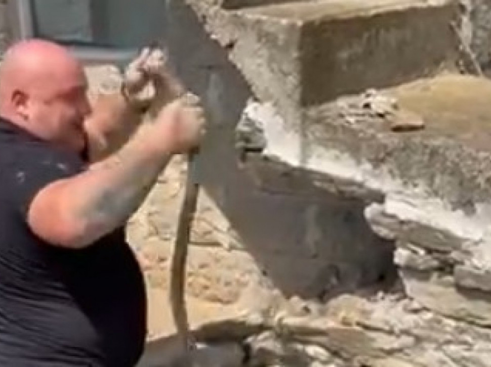 „Majko moja, jao!“ Čuvenog zmijolovca ujela zmija