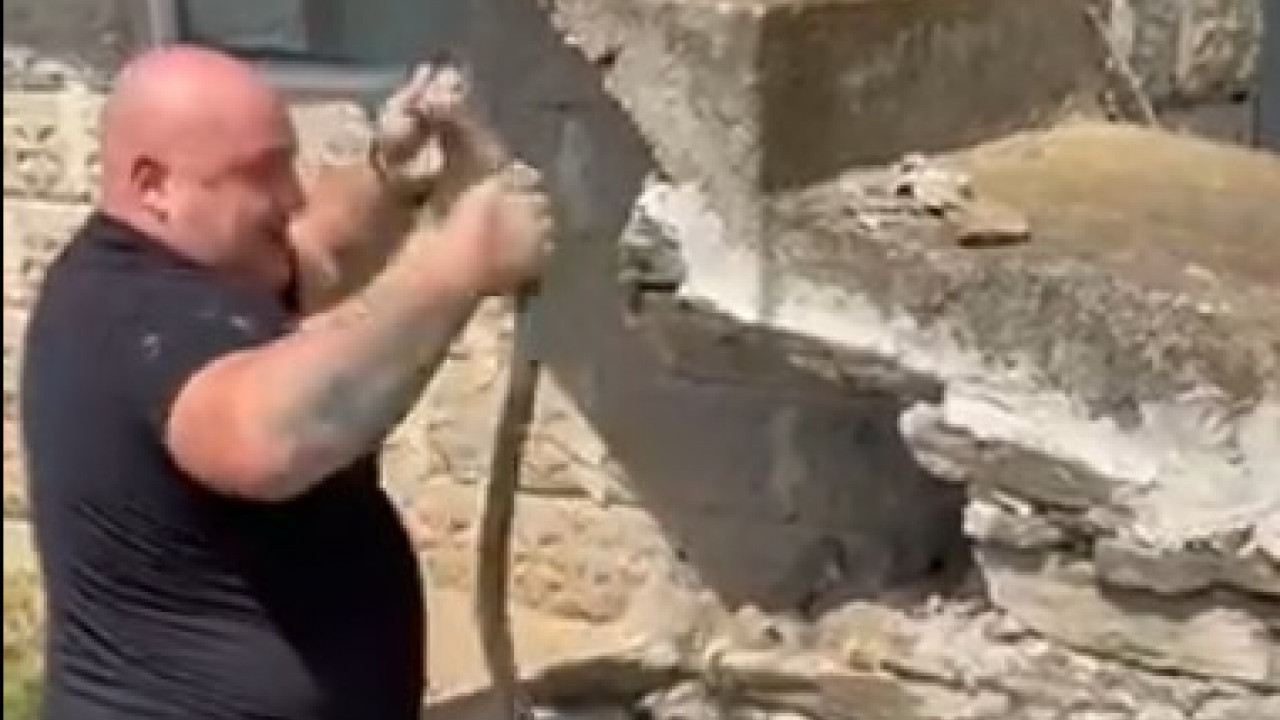 "Majko moja, jao!" Čuvenog zmijolovca ujela zmija