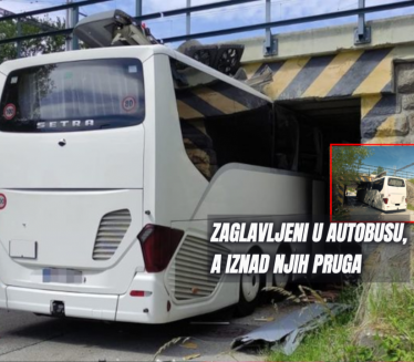 Užas kod Ribnika: Bus zaglavljen ispod nadvožnjaka,iznad pruga