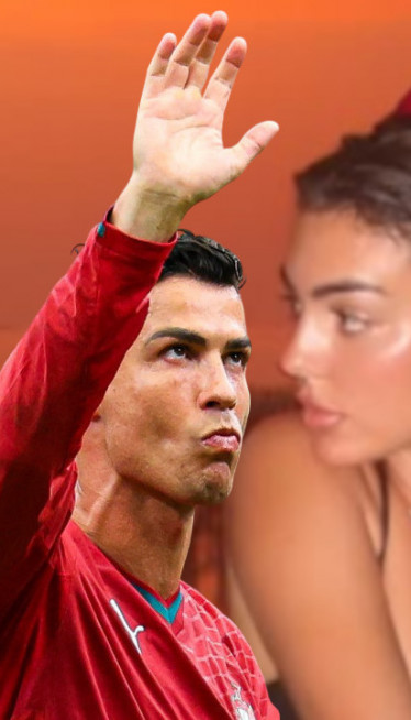 Dole ostala samo u gaćicama: Georgina se slikala uz TV i CR7