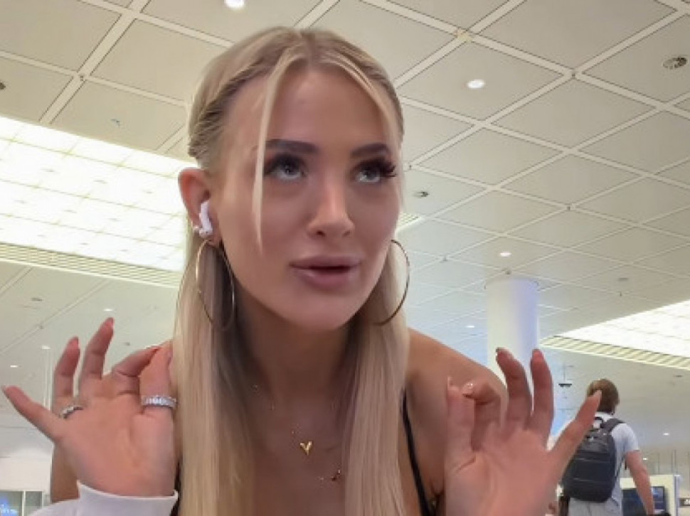 Zabranili joj da se ukrca na let: "Rekli su mi da sam gola"