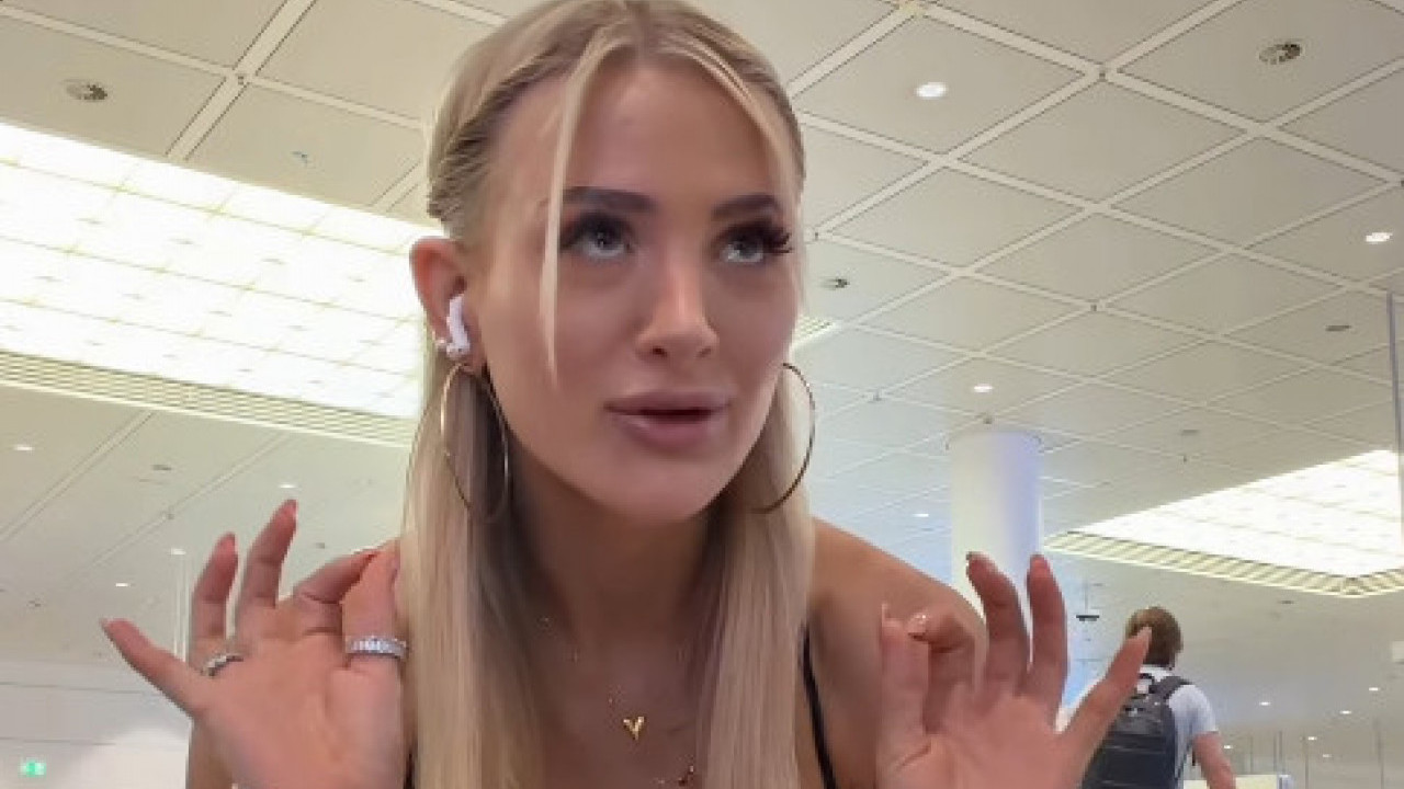 Zabranili joj da se ukrca na let: "Rekli su mi da sam gola"