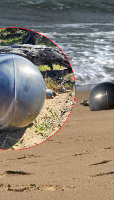 Šta je ovo? Na plaži se pojavile misteriozne metalne kugle