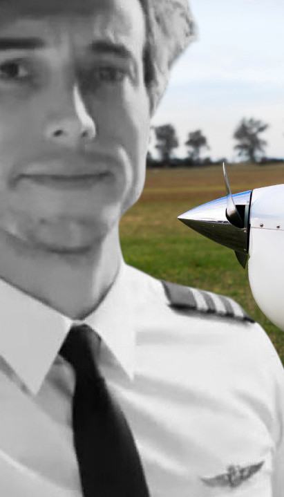 Instruktor letenja iskočio iz aviona,učenica bezbedno sletela