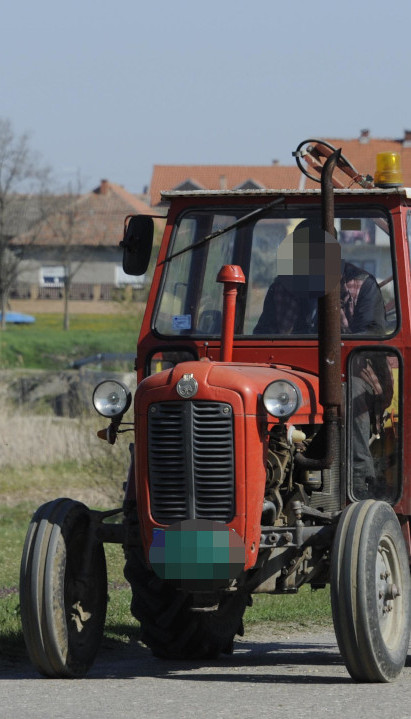 Udar na muku ratara: Ukrao traktor ispred kuće,stigla pravda