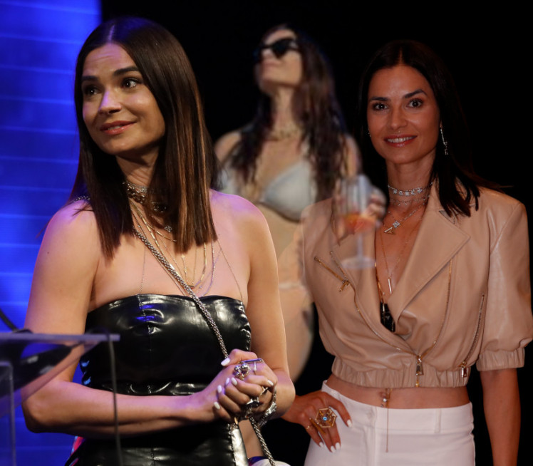 Kao da ne stari: Marija Karan (44) u bikiniju (foto)