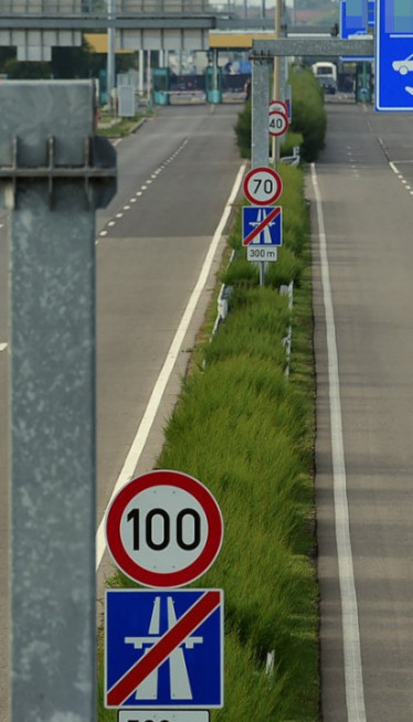 Ušla u suprotan smer na autoputu -dvoje mrtvih,deca kritično
