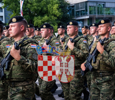 SKANDAL U HRV: Naši vojnici neće spavati na srpskim dušecima