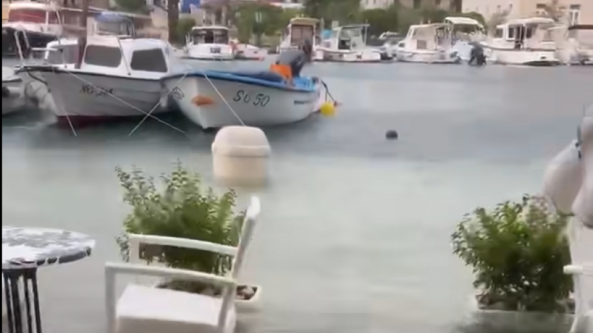 Meteocunami na Hvaru: Riva treći put pod morem