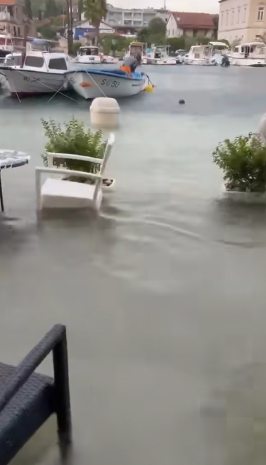 Meteocunami na Hvaru: Riva treći put pod morem