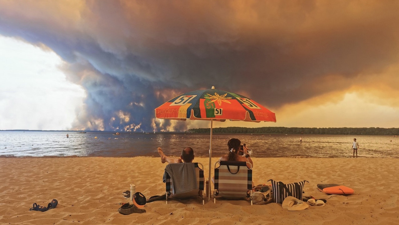 Dok gori Francuska, oni mirno leže na plaži