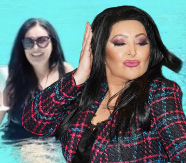 Gole noge u prvom planu: Gaga se opustila u Španiji (Foto)
