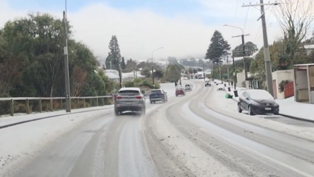 Istorijski najniža temperatura, plaže pod snegom  (video)