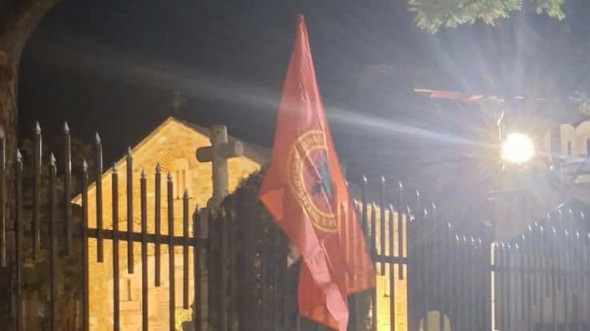 Нова провокација на КиМ: На цркви застава терористичке УЧК!