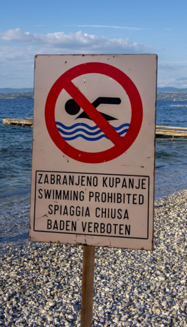 Fekalije u moru: Zatvorene 2 popularne plaže u Sloveniji