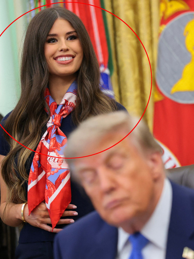 Шта ради девојка иза Трампа? Снимак покренуо бизарне теорије