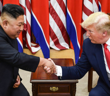 Трампов заокрет: Одбацио Јужну Кореју, жели да посети Кима