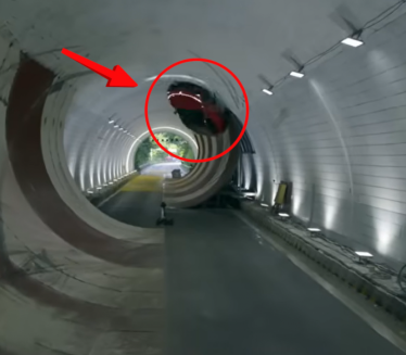 Kineski utomobil vozio naglavačke kroz tunel (VIDEO)