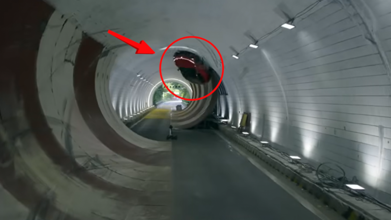 Kineski utomobil vozio naglavačke kroz tunel (VIDEO)
