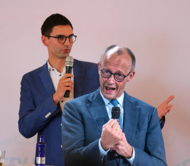 Merc udario na svog čoveka: "Zabio nam je nož u leđa"