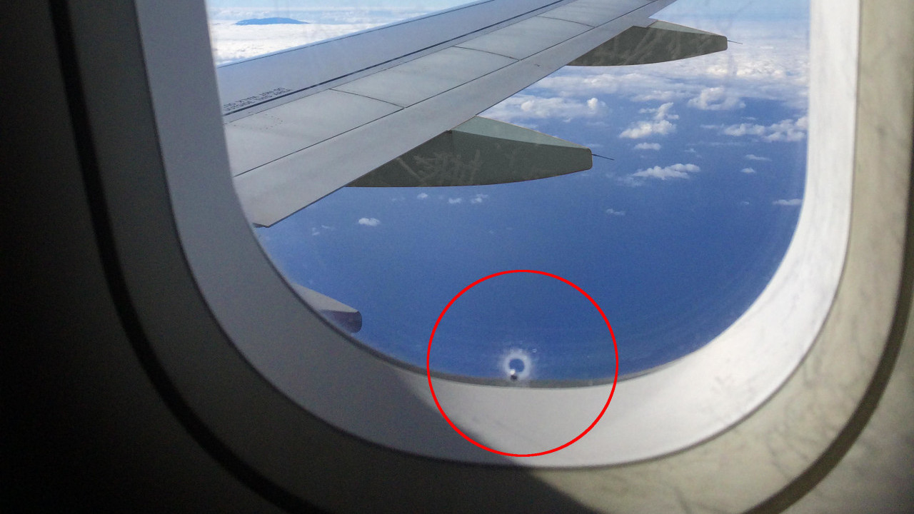 Čemu služi rupica na prozoru aviona - nije tu slučajno!