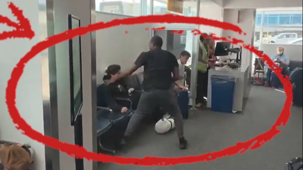 Tuča na aerodromu: Jedna uvreda bila je okidač (video)
