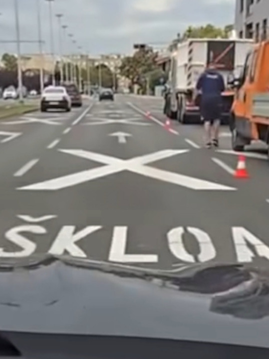 Pogreši čovek, ali kako baš ispred škole - usred prestonice