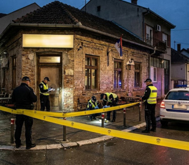 Drama u kafani u Borči: Polio ga i krenuo da ga zapali