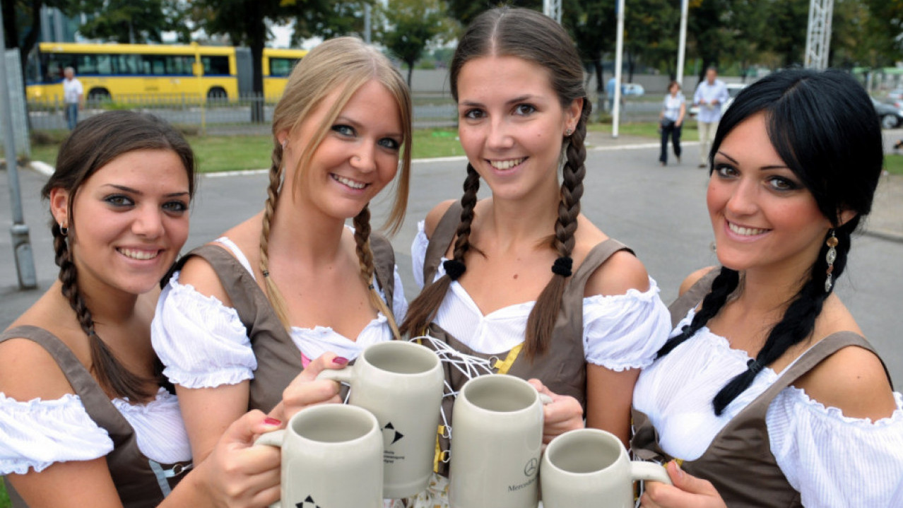 Sramno:Neverovatno šta žene na Oktoberfestu nose ispod suknje