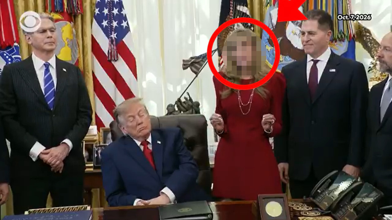 Ко је "жена робот" иза Трампа? Снимак запалио мреже (видео)