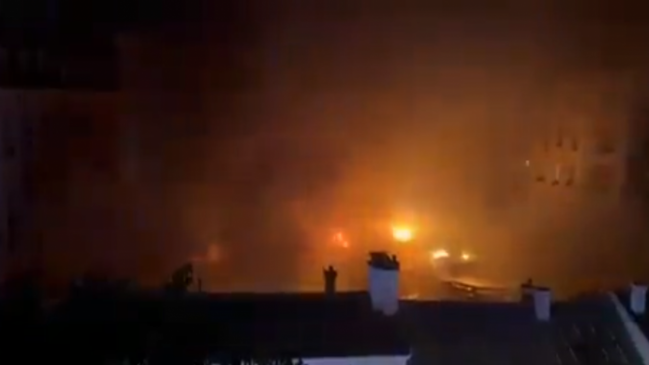 Izgoreo simbol Pariza - do temelja! Najstarija u prestonici