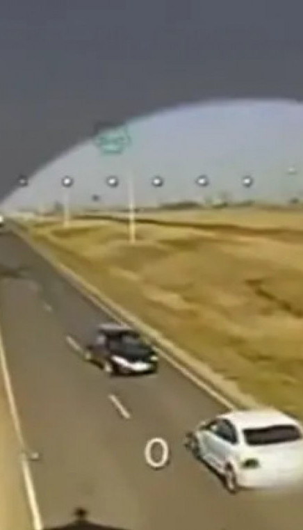 Snimak sa ratišta: Ukrajinski dron se zabio u kamion