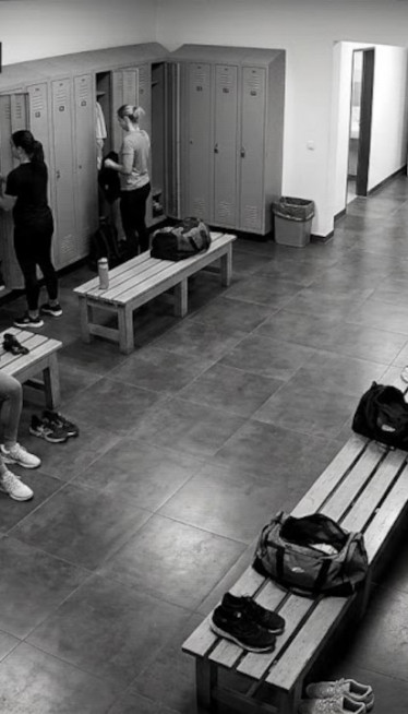 90 GODINA ROBIJE Trener tajno snimao devojčice u svlačionici