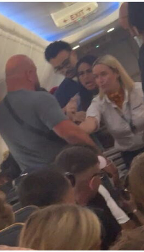 Opšti metež u avionu: Tuča sprečila sletanje aviona (video)