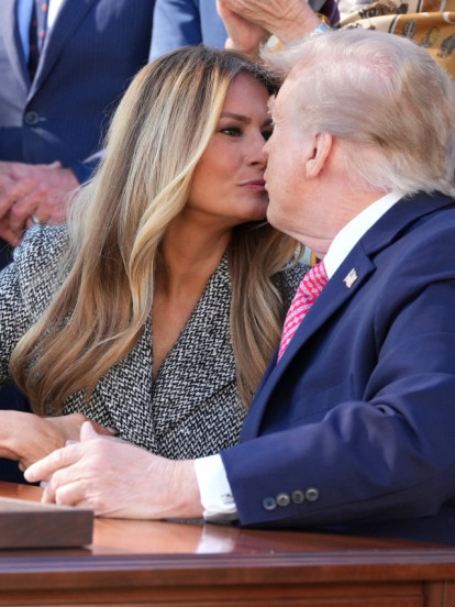 Mreže gore zbog poljupca Melanije i Donalda: On hteo,a ona...